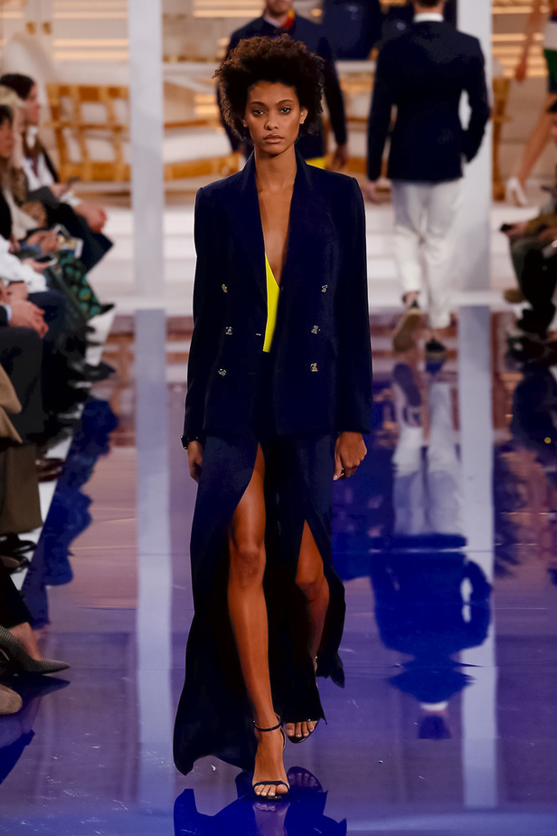 عرض أزياء رالف لورين مباشرة من أسبوع نيويورك للموضة