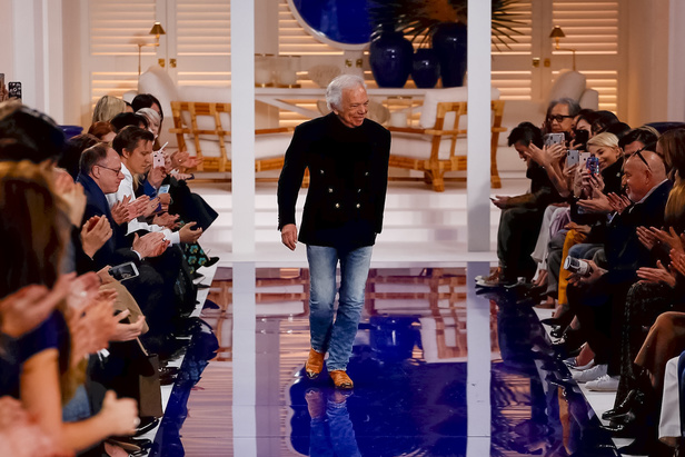 عرض أزياء رالف لورين مباشرة من أسبوع نيويورك للموضة