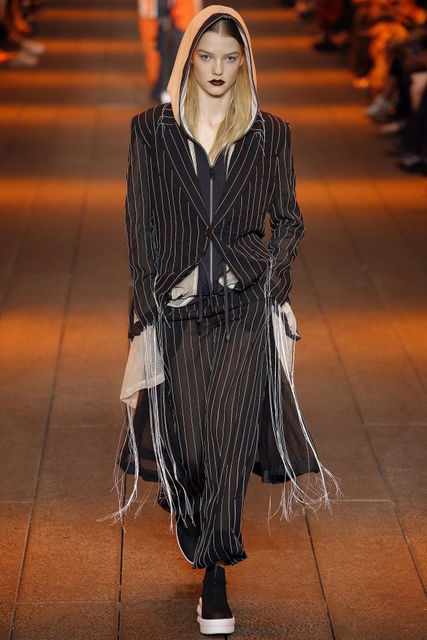 مجموعة DKNY لربيع وصيف 2017..