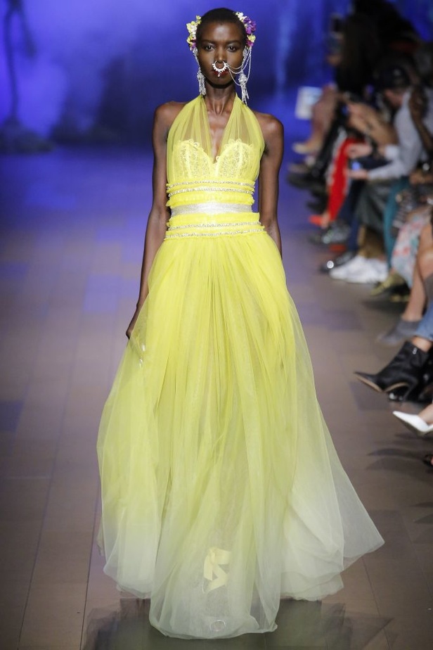 مجموعة نعيم خان Naeem Khan لربيع وصيف 2018