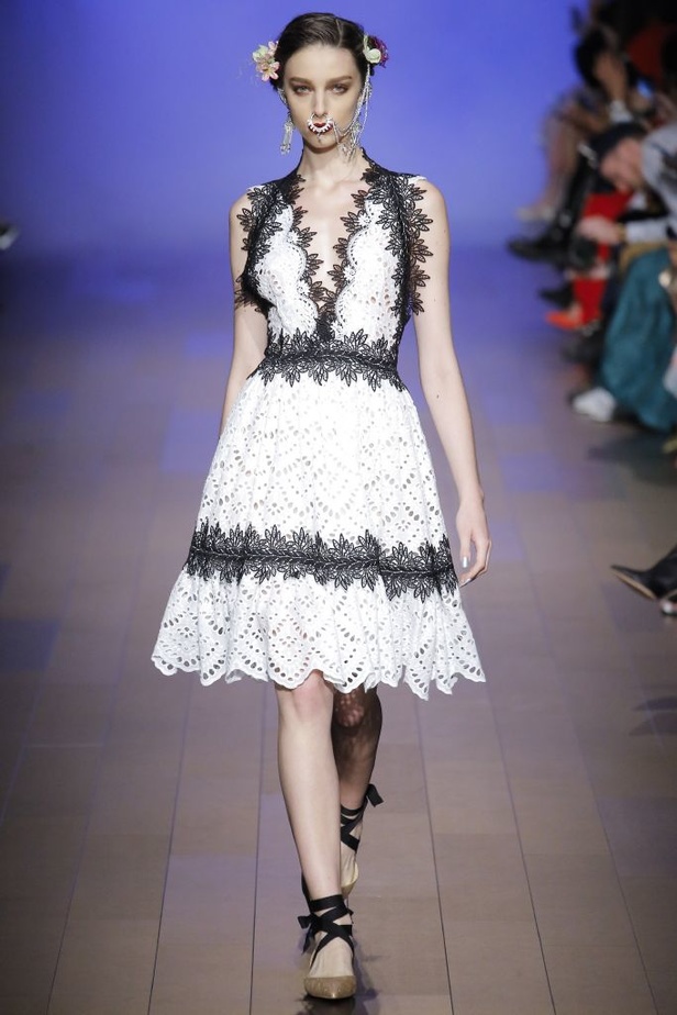 مجموعة نعيم خان Naeem Khan لربيع وصيف 2018