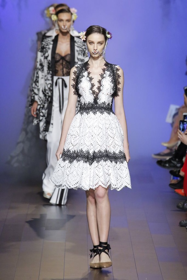 مجموعة نعيم خان Naeem Khan لربيع وصيف 2018