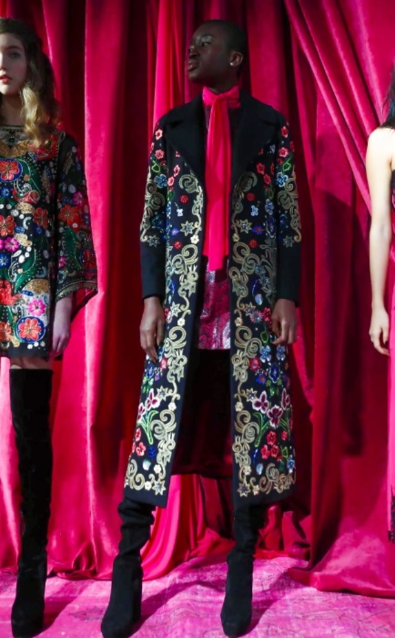 أزياء متعددة الألوان من أليس أند أوليفيا لخريف وشتاء 2017