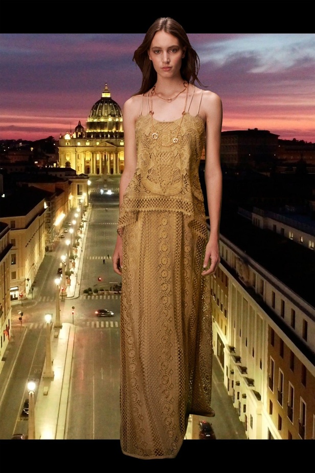 عرض أزياء ألبيرتا فيريتي ضمن أسبوع الموضة الافتراضي في ميلانو