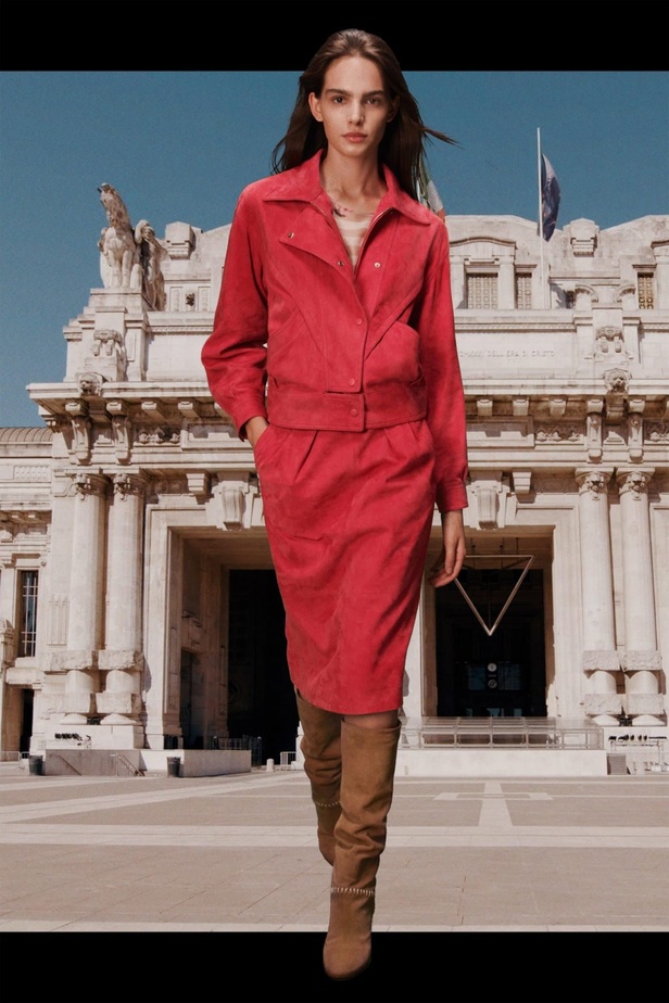 عرض أزياء ألبيرتا فيريتي ضمن أسبوع الموضة الافتراضي في ميلانو