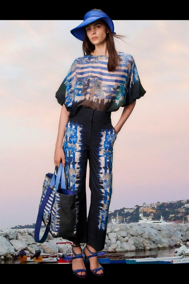 عرض أزياء ألبيرتا فيريتي ضمن أسبوع الموضة الافتراضي في ميلانو