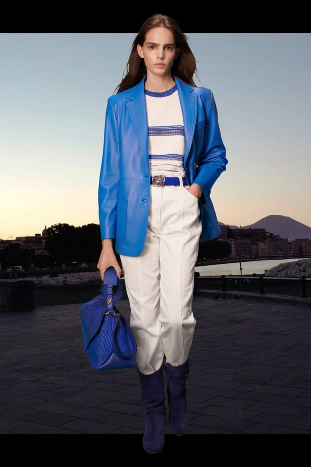 عرض أزياء ألبيرتا فيريتي ضمن أسبوع الموضة الافتراضي في ميلانو