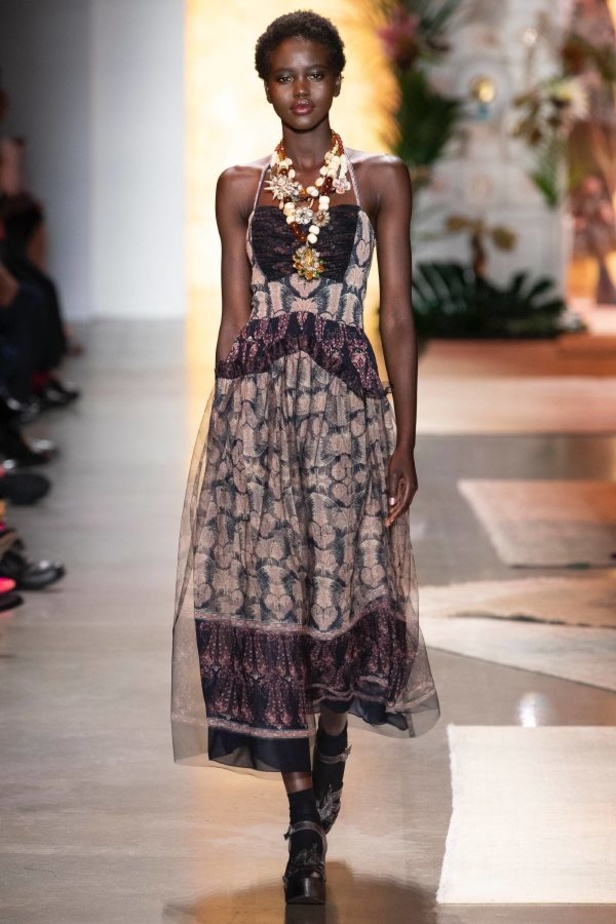 مجموعة Anna Sui للألبسة الجاهزة لربيع 2019