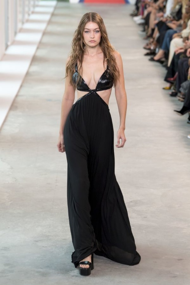 مجموعة مايكل كورس للألبسة الجاهزة لربيع 2019