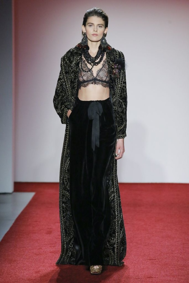 عرض أزياء نعيم خان لخريف وشتاء 2017