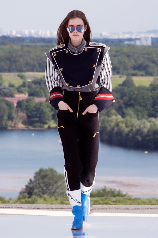 صور عرض أزياء مجموعة لويس فيتون Louis Vuitton كروزر 2022