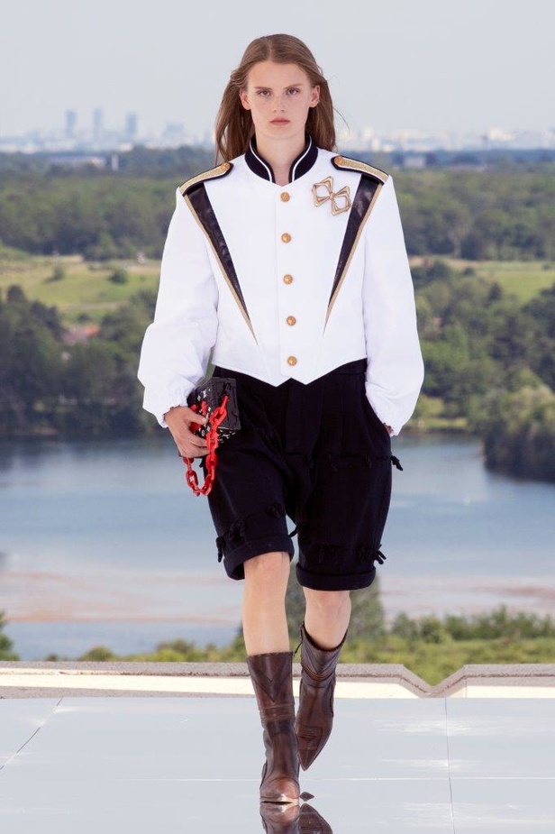 صور عرض أزياء مجموعة لويس فيتون Louis Vuitton كروزر 2022