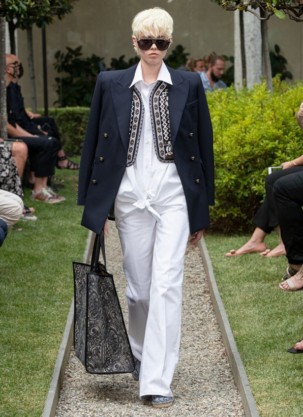 صور عرض ازياء مجموعة ETRO كروز 2021 في ميلانو 