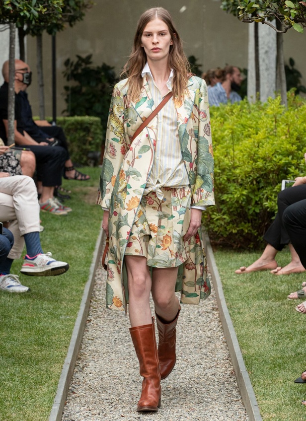 صور عرض ازياء مجموعة ETRO كروز 2021 في ميلانو 