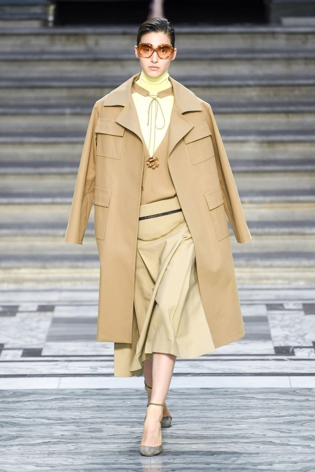 اسبوع الموضة في لندن 2019  عرض أزياء VICTORIA BECKHAM لربيع وصيف 2020