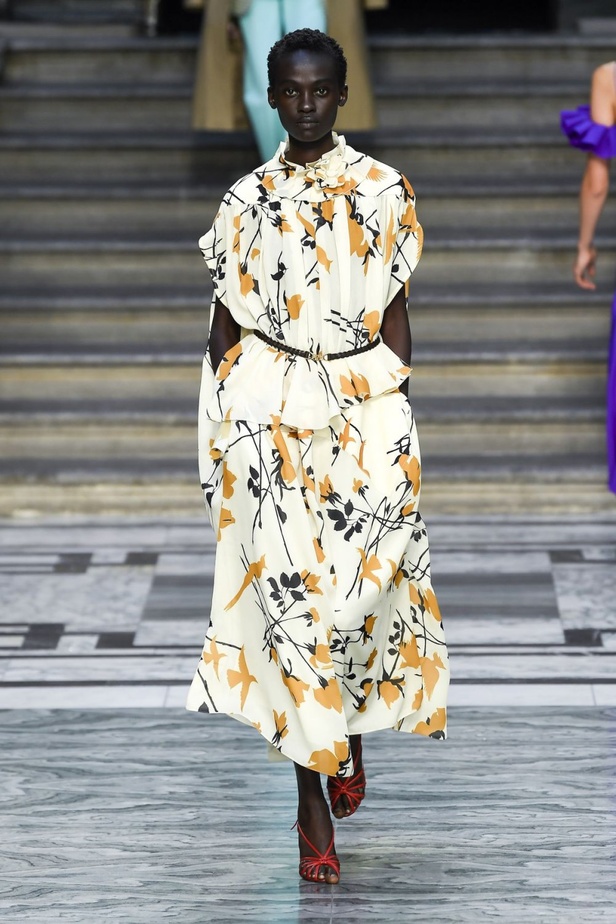 اسبوع الموضة في لندن 2019  عرض أزياء VICTORIA BECKHAM لربيع وصيف 2020