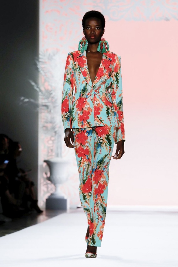 اسبوع الموضة في نيويورك 2019 عرض مجموعة  badgley mischka ربيع وصيف 2020