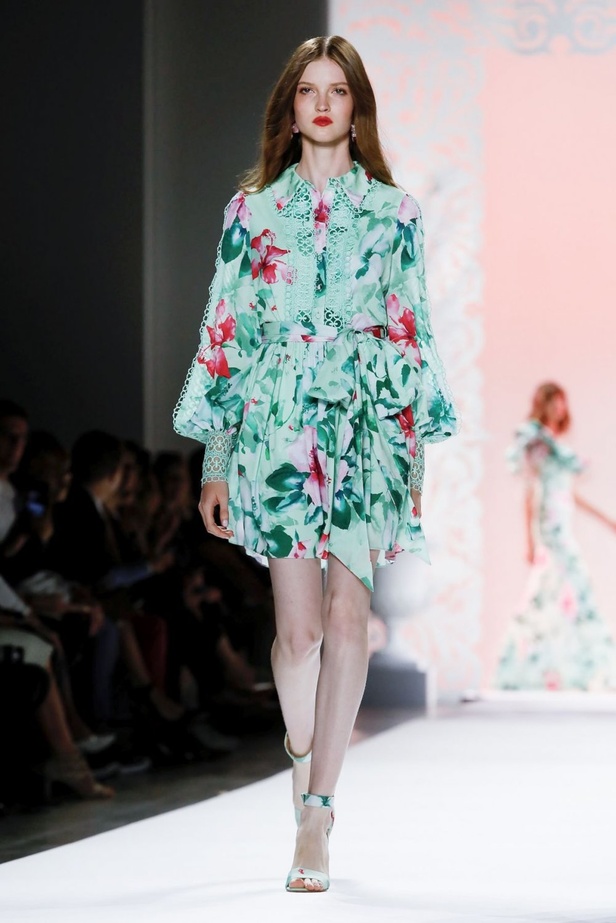 اسبوع الموضة في نيويورك 2019 عرض مجموعة  badgley mischka ربيع وصيف 2020