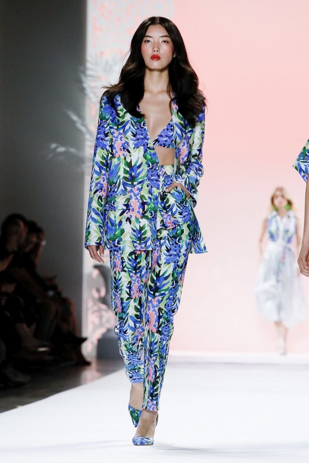 اسبوع الموضة في نيويورك 2019 عرض مجموعة  badgley mischka ربيع وصيف 2020