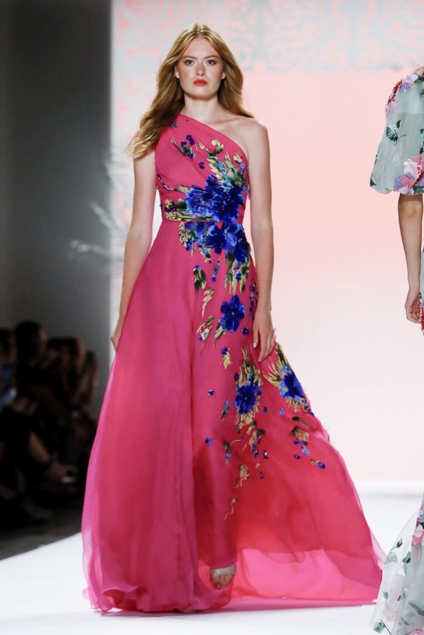 اسبوع الموضة في نيويورك 2019 عرض مجموعة  badgley mischka ربيع وصيف 2020