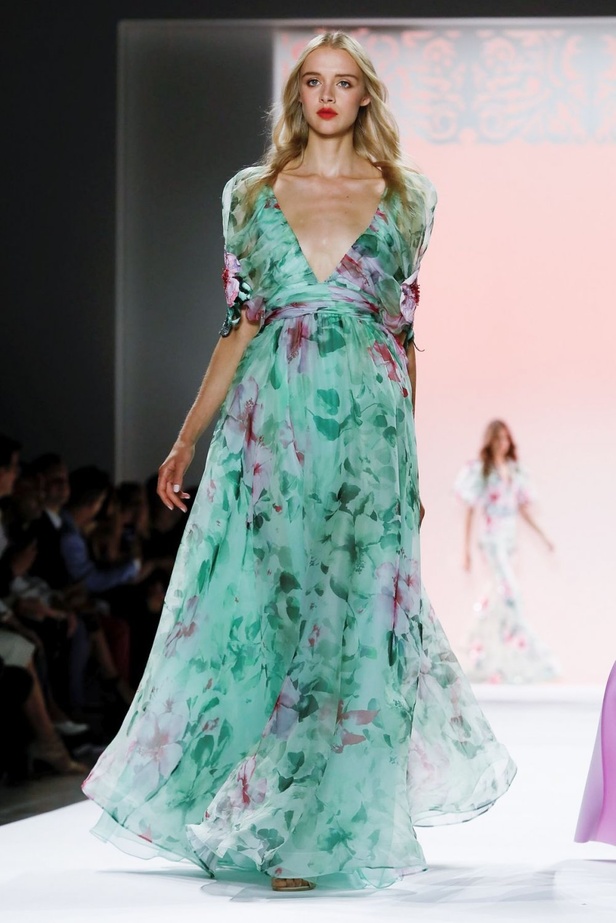 اسبوع الموضة في نيويورك 2019 عرض مجموعة  badgley mischka ربيع وصيف 2020