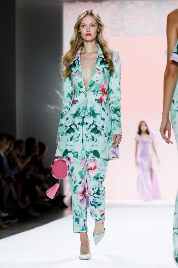اسبوع الموضة في نيويورك 2019 عرض مجموعة  badgley mischka ربيع وصيف 2020