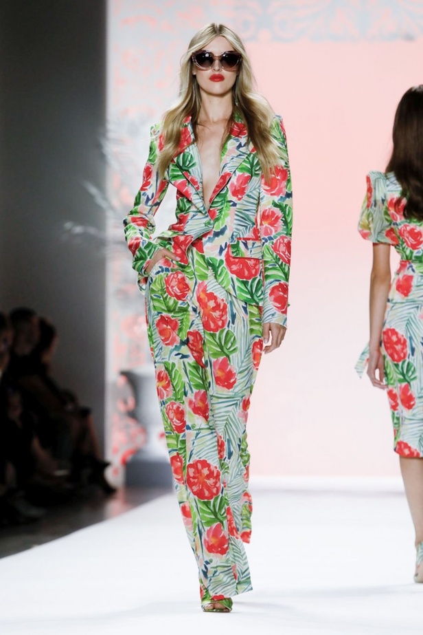 اسبوع الموضة في نيويورك 2019 عرض مجموعة  badgley mischka ربيع وصيف 2020