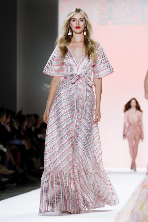 اسبوع الموضة في نيويورك 2019 عرض مجموعة  badgley mischka ربيع وصيف 2020