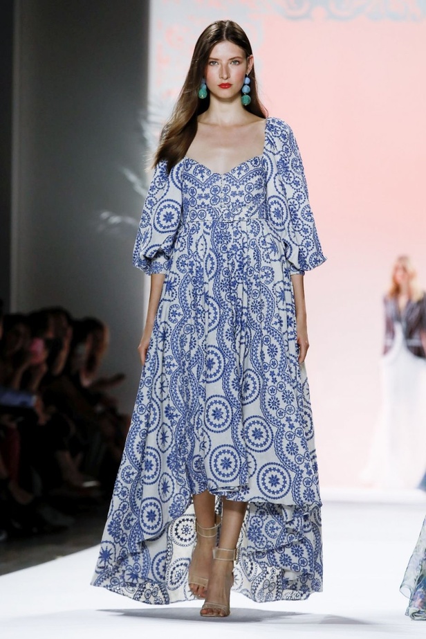 اسبوع الموضة في نيويورك 2019 عرض مجموعة  badgley mischka ربيع وصيف 2020