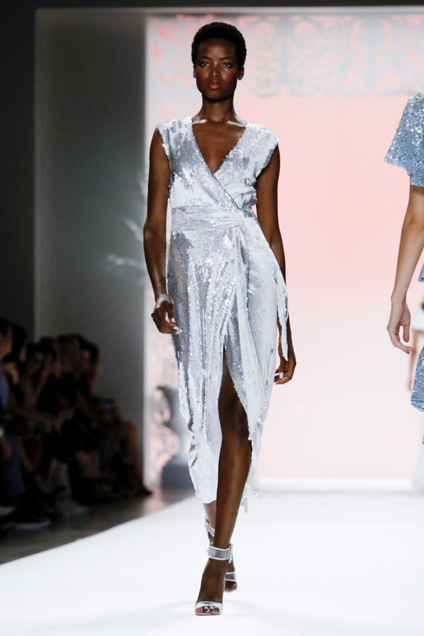 اسبوع الموضة في نيويورك 2019 عرض مجموعة  badgley mischka ربيع وصيف 2020