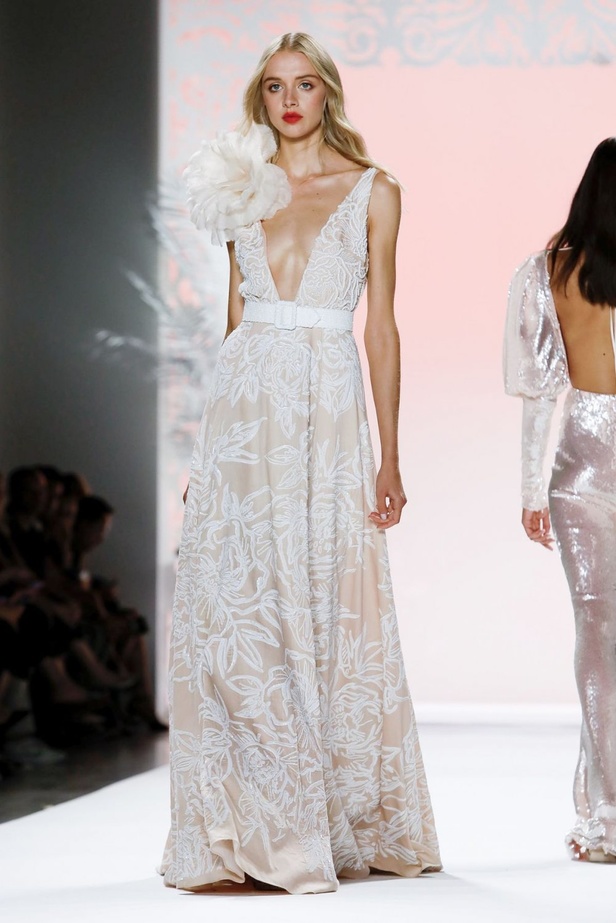 اسبوع الموضة في نيويورك 2019 عرض مجموعة  badgley mischka ربيع وصيف 2020