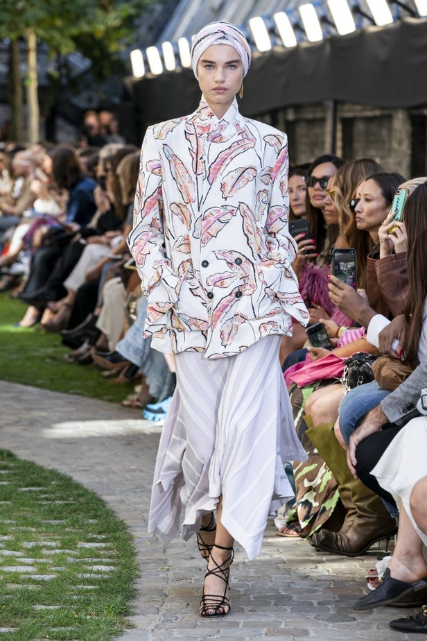 اسبوع الموضة في لندن 2019 عرض أزياء رولان موريه ربيع وصيف 2020