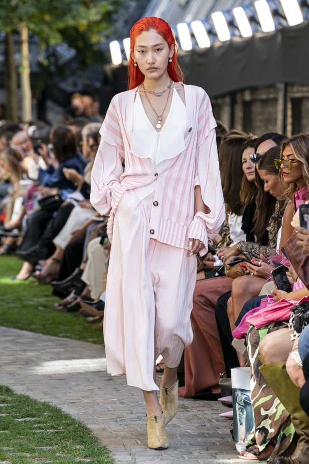 اسبوع الموضة في لندن 2019 عرض أزياء رولان موريه ربيع وصيف 2020