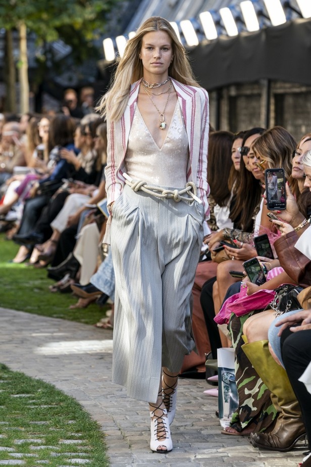 اسبوع الموضة في لندن 2019 عرض أزياء رولان موريه ربيع وصيف 2020