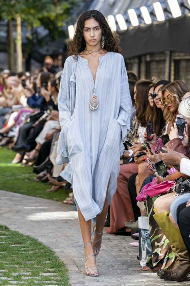 اسبوع الموضة في لندن 2019 عرض أزياء رولان موريه ربيع وصيف 2020