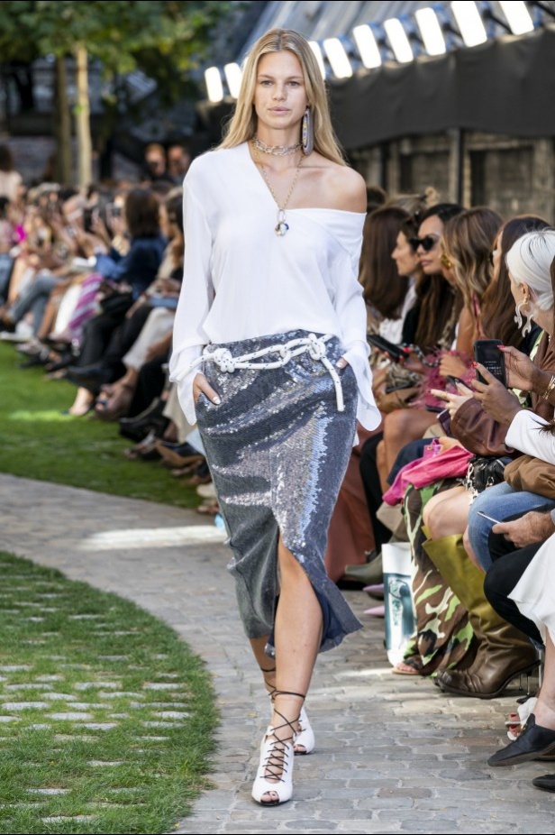 اسبوع الموضة في لندن 2019 عرض أزياء رولان موريه ربيع وصيف 2020