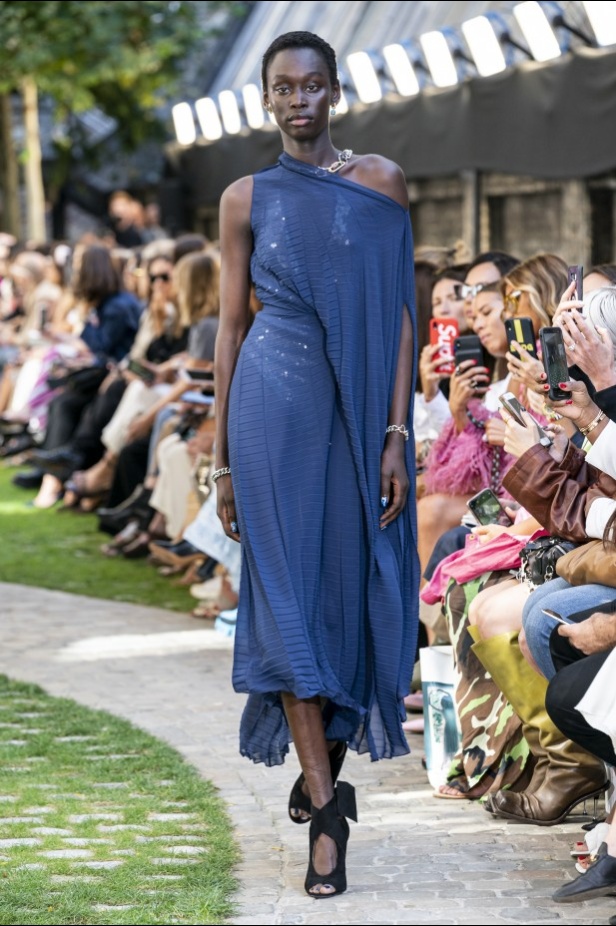 اسبوع الموضة في لندن 2019 عرض أزياء رولان موريه ربيع وصيف 2020