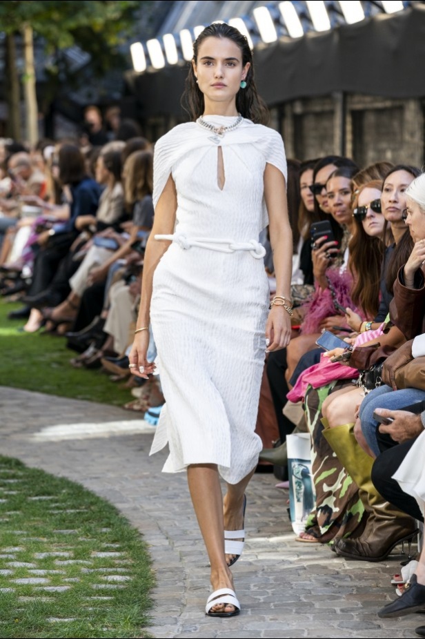 اسبوع الموضة في لندن 2019 عرض أزياء رولان موريه ربيع وصيف 2020