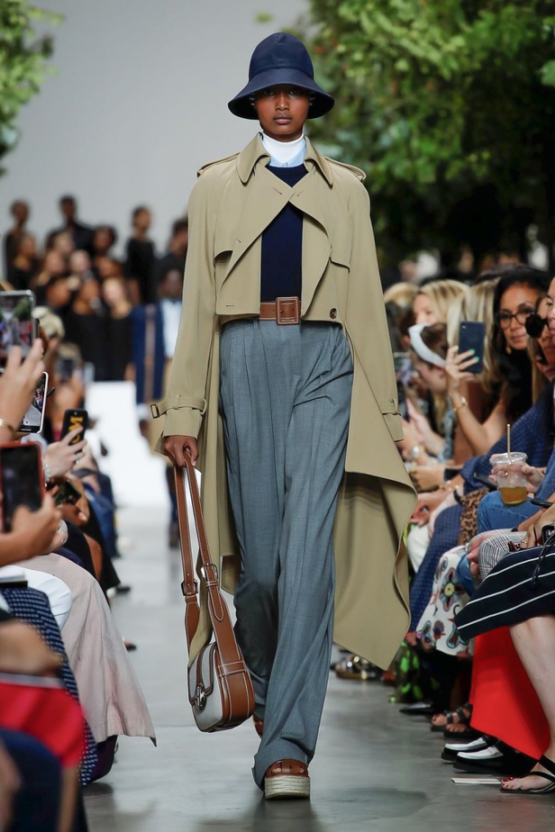 أسبوع الموضة في نيويورك 2019 .. عرض أحدث موديلات شنط Michael Kors