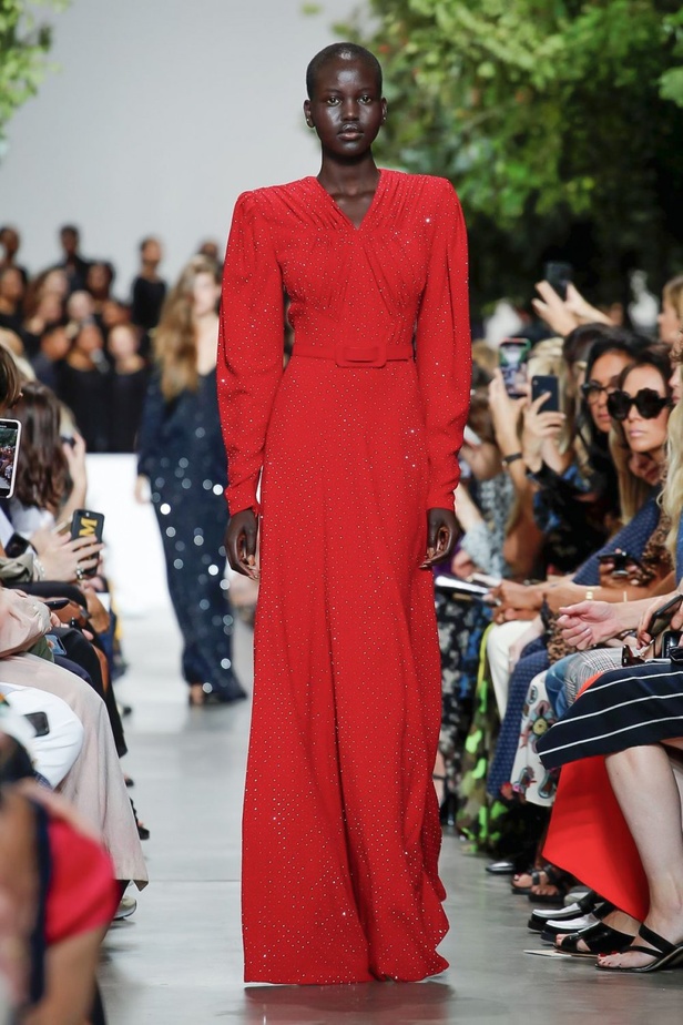 أسبوع الموضة في نيويورك 2019 .. عرض أحدث موديلات شنط Michael Kors