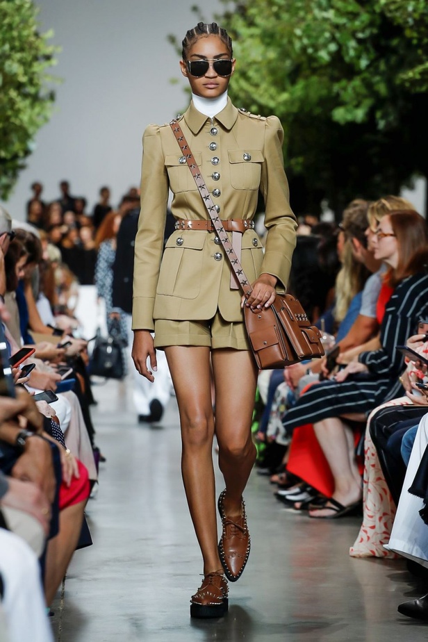 أسبوع الموضة في نيويورك 2019 .. عرض أحدث موديلات شنط Michael Kors