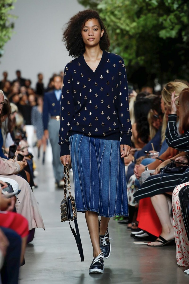 أسبوع الموضة في نيويورك 2019 .. عرض أحدث موديلات شنط Michael Kors