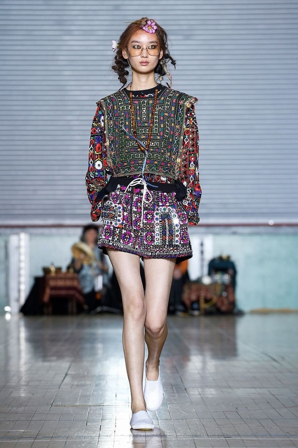 اسبوع الموضة في لندن 2019 مجموعة ASHISH لربيع وصيف 2020