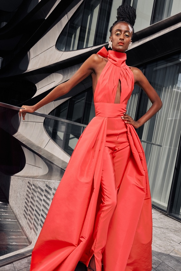 صور عرض أزياء مجموعة Naeem Khan نعيم خان لموسم ربيع 2021