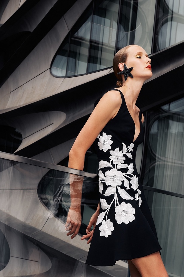 صور عرض أزياء مجموعة Naeem Khan نعيم خان لموسم ربيع 2021