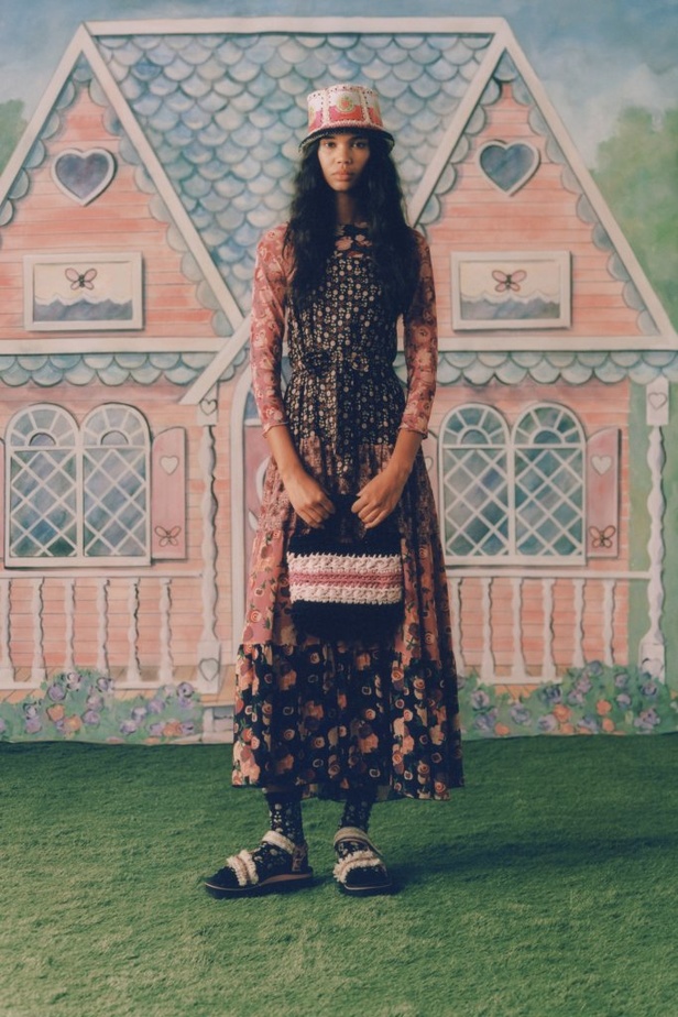 عرض ازياء Anna Sui لموسم ربيع وصيف 2021