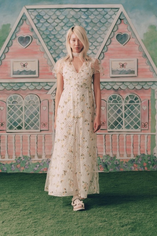 عرض ازياء Anna Sui لموسم ربيع وصيف 2021