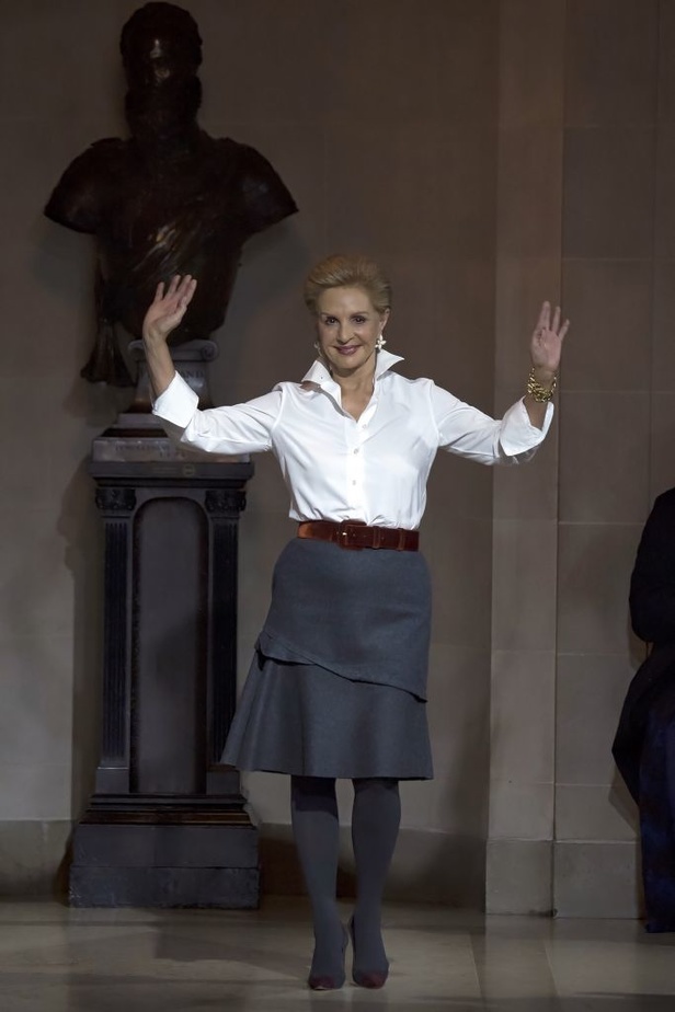 الفساتين بأشكالها وألوانها تغزو عرض كارولينا هيريرا