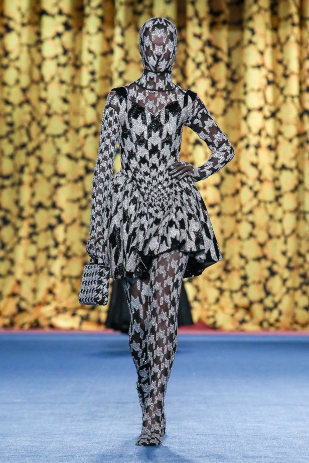 عرض أزياء Richard Quinn لخريف وشتاء 2020-2021