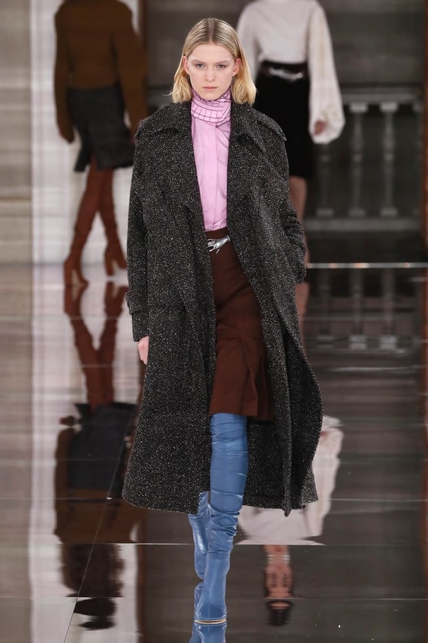 ازياء فكتوريا بيكهام  الفخمة من اسبوع الموضة في لندن 2020